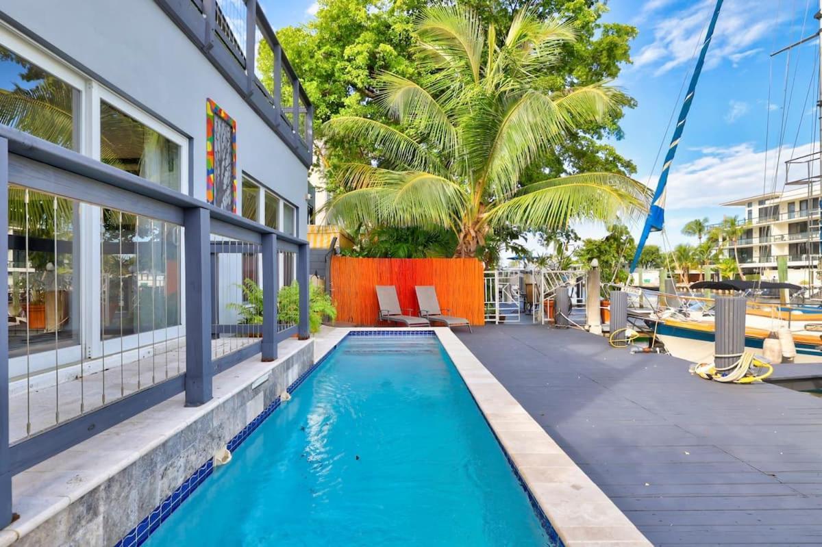 Orange Dream In The Sky Apartment
